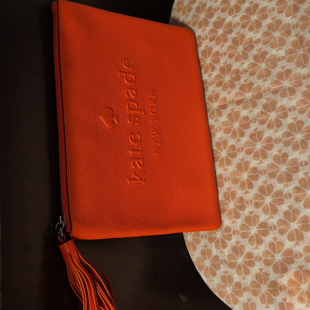 NWoT ⭐ KATE SPADE 🎀  Pebbled Leather CLUTCH 🦩 Flamingo Pink w/ Tassel Pull 🦩